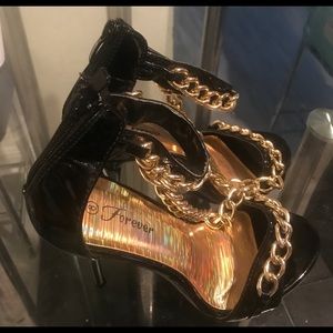 Women’s Heel sandals in perfect condition